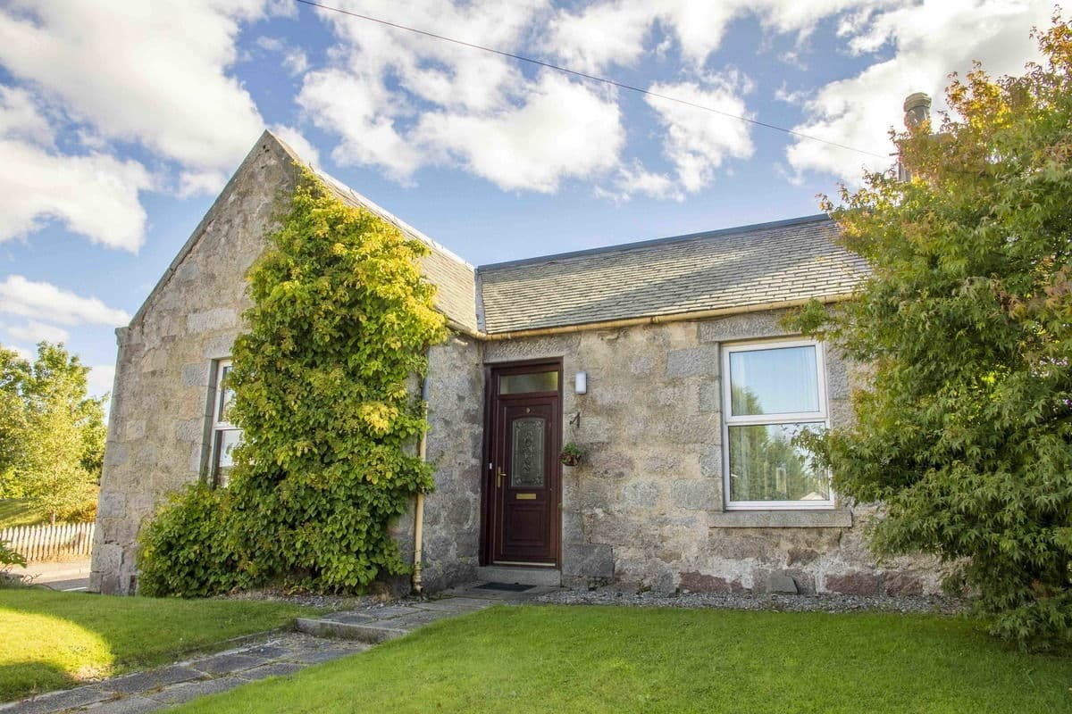 Douglas Cottage – Seasgair – low res-1