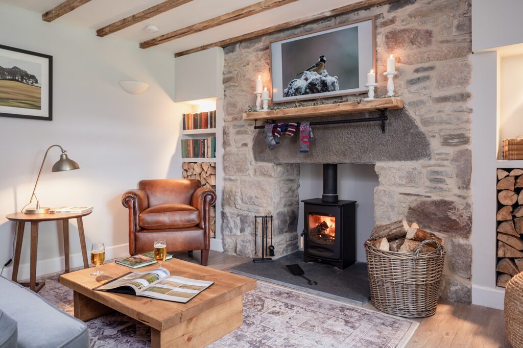 Small self catering dog friendly lodge with hot tub 