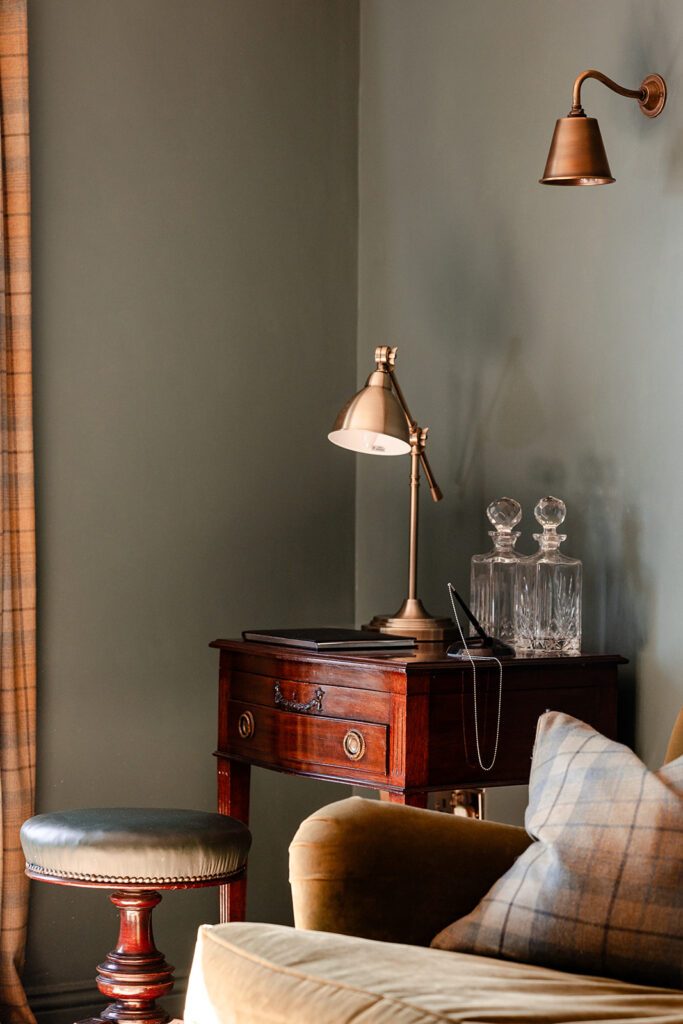 Cosy, traditional side table in cottage.